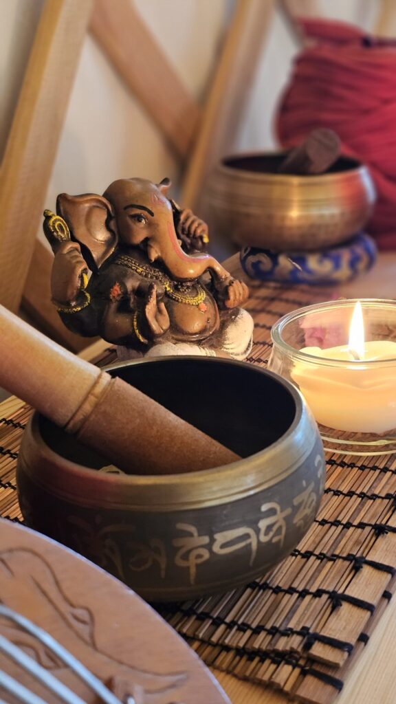 Statuetta Ganesha su campana tibetana con candela - spiritualità e zen La Gualda Vecchia